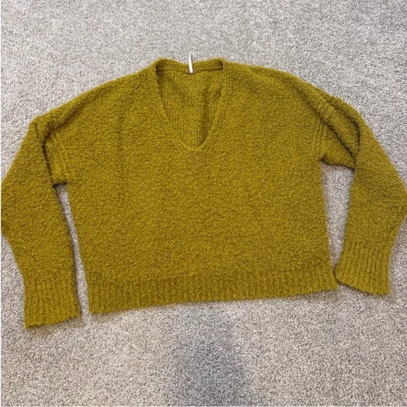 Free People Finders Keepers V-Neck Boucle Sweater in Athena Moss Green XS NWT - Picture 6 of 9